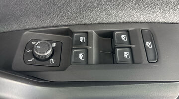 2024 Volkswagen 1.0 TSI Life Euro 6 5-door (Black) - Image: 20