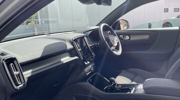 2026 Volvo Single Motor Extended Range 82kWh Plus Black Edition Auto 5-door (Grey) - Image: 2