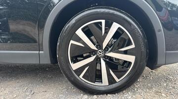 2026 Volkswagen Match 1.5 eTSI 150 PS 7-Speed DSG 5-door (Black) - Image: 5