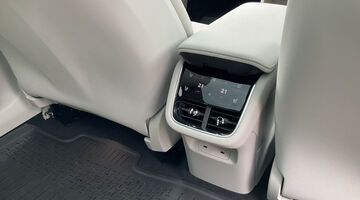 2025 Volvo Single Motor Extended Range 92kWh Ultra Saloon Auto 5-door (Silver) - Image: 34