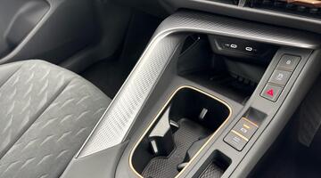 2026 CUPRA EHybrid 25.8kWh V2 DSG Euro 6 5-door (Blue) - Image: 23