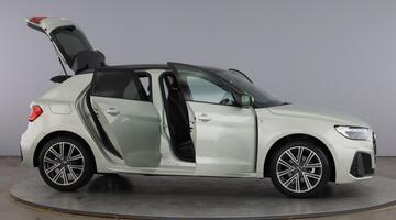 2026 Audi Sportback S line 35 TFSI 150 PS S tronic (Silver) - Image: 10