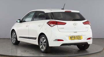 2018 Hyundai Premium Nav Euro 6 5-door (White) - Image: 3