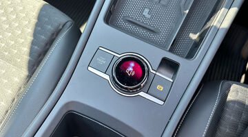 2026 Volkswagen ETSI MHEV R-Line DSG Euro 6 5-door (Multicolour) - Image: 14