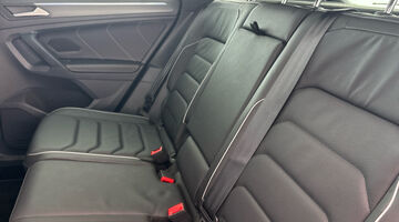 2023 Volkswagen 2.0 TDI R-Line DSG 4Motion Euro 6 5-door (Black) - Image: 39