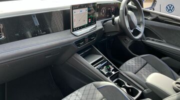 2026 Volkswagen ETSI MHEV R-Line DSG Euro 6 5-door (Green) - Image: 2