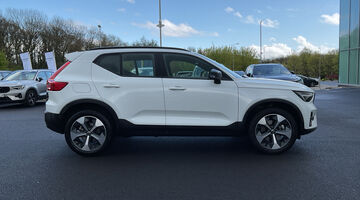 2025 Volvo 2.0 B4 MHEV Plus Dark DCT Auto Euro 6 5-door (White) - Image: 4