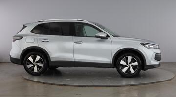 2026 Volkswagen ETSI MHEV Match DSG Euro 6 5-door (Silver) - Image: 4