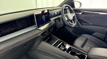 2026 Volkswagen 2.0 TSI R-Line DSG 4Motion Euro 6 5-door (Purple) - Image: 2