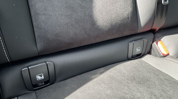 2026 Volvo Single Motor Extended Range 82kWh Plus Black Edition Auto 5-door (Grey) - Image: 32