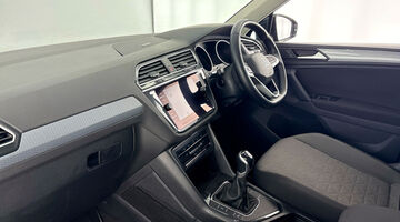 2020 Volkswagen TSI Life Euro 6 5-door (Black) - Image: 2