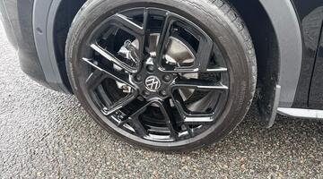 2026 Volkswagen ETSI MHEV R-Line DSG Euro 6 5-door (Black) - Image: 17