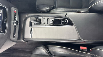 2022 Volvo 2.0 B5 MHEV R-Design Auto 4WD Euro 6 5-door (Black) - Image: 39