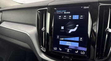 2021 Volvo 2.0 B5 MHEV Momentum Auto Euro 6 5-door (Silver) - Image: 26
