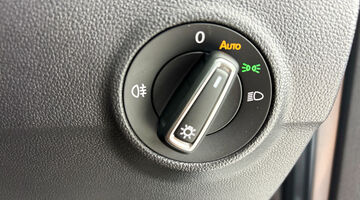 2025 Volkswagen 2.0 TDI R-Line DSG Euro 6 5-door (Silver) - Image: 22
