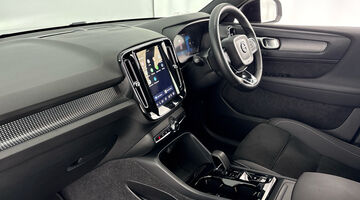 2025 Volvo 2.0 B4 MHEV Plus Dark DCT Auto Euro 6 5-door (Silver) - Image: 2