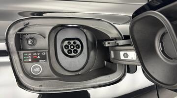 2026 Audi Q6 SUV Black Edition e-tron performance 225,00 kW (Black) - Image: 29