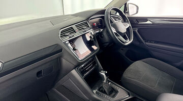 2023 Volkswagen TSI Elegance DSG Euro 6 5-door (White) - Image: 2