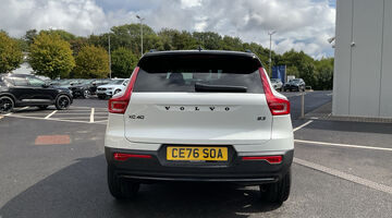 2026 Volvo 2.0 B3 MHEV Ultra Black Edition DCT Auto Euro 6 5-door (White) - Image: 11