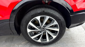 2024 Audi 100kWh Sport Auto quattro 5-door (Red) - Image: 30