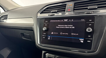 2023 Volkswagen TSI Life DSG Euro 6 5-door (White) - Image: 15