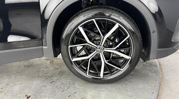 2026 Volkswagen ETSI MHEV Elegance DSG Euro 6 5-door (Black) - Image: 5