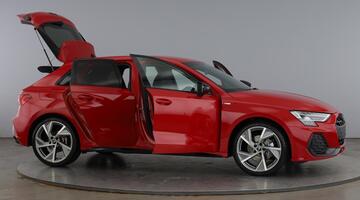 2026 Audi Sportback Black Edition TFSI 150 PS S tronic (Red) - Image: 10