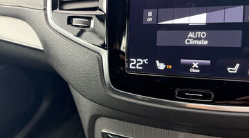 2022 Volvo 2.0 B5 MHEV R-Design Auto 4WD Euro 6 5-door (Black) - Image: 28