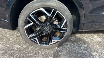 2024 Volkswagen ETSI MHEV R-Line DSG Euro 6 5-door (Black) - Image: 20