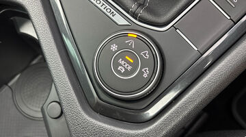 2023 Volkswagen 2.0 TDI R-Line DSG 4Motion Euro 6 5-door (Black) - Image: 15