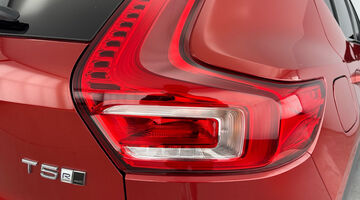 2020 Volvo 2.0 T5 R-Design Auto Euro 6 5-door (Red) - Image: 30