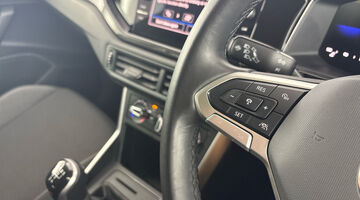 2024 Volkswagen 1.0 TSI Match Euro 6 5-door (Blue) - Image: 18