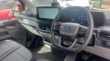 2026 Ford 2.080 EcoBlue Limited Auto L1 H1 Euro 6 5-door (Red) - Image: 18