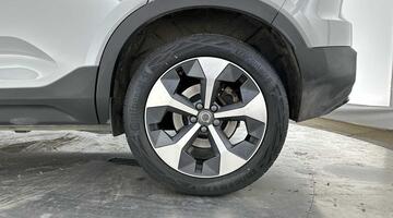 2025 Volvo 2.0 B4 MHEV Plus Dark DCT Auto Euro 6 5-door (Grey) - Image: 4