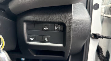 2020 Citroen PureTech Flair Euro 6 5-door (White) - Image: 32