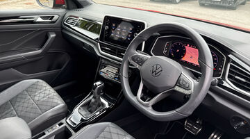2025 Volkswagen ETSI MHEV R-Line DSG Euro 6 5-door (Red) - Image: 6