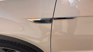 2025 Volkswagen 2.0 TDI R-Line DSG Euro 6 5-door (Grey) - Image: 32