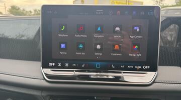 2026 Volkswagen Match 1.5 eTSI 150 PS 7-Speed DSG 5-door (Black) - Image: 7