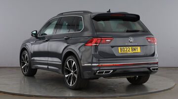2022 Volkswagen 2.0 TSI R-Line DSG 4Motion Euro 6 5-door (Grey) - Image: 3