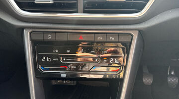 2025 Volkswagen TSI Style Euro 6 5-door (Black) - Image: 33