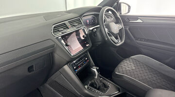 2023 Volkswagen TSI 13kWh R-Line DSG Euro 6 5-door (Black) - Image: 2