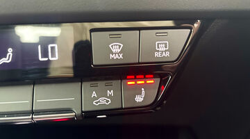 2025 Audi 40 Sport Auto 5-door 63kWh (Aurora violet) - Image: 16