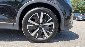 2026 Volkswagen ETSI MHEV Match DSG Euro 6 5-door (Black) - Image: 5