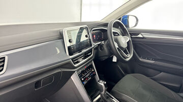 2025 Volkswagen 2.0 TDI Style DSG Euro 6 5-door (Blue) - Image: 2