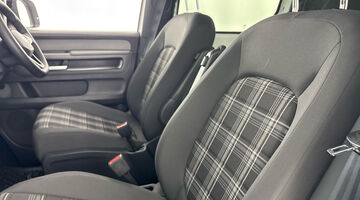 2025 Volkswagen Pro 79kWh Commerce Plus Auto 5-door (White) - Image: 30