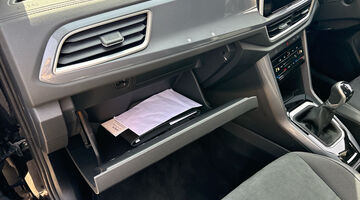 2025 Volkswagen TSI Style Euro 6 5-door (Black) - Image: 17