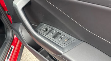 2025 Volkswagen ETSI MHEV R-Line DSG Euro 6 5-door (Red) - Image: 33