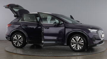 2025 Audi 40 Sport Auto 5-door 63kWh (Aurora violet) - Image: 10