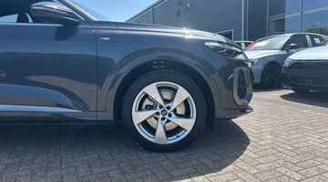2026 Audi 2.0 TDI S line Sportback S Tronic quattro Euro 6 5-door (Grey) - Image: 5