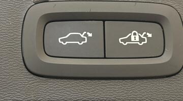 2025 Volvo 2.0 B3 MHEV Plus Dark DCT Auto Euro 6 5-door (White) - Image: 19